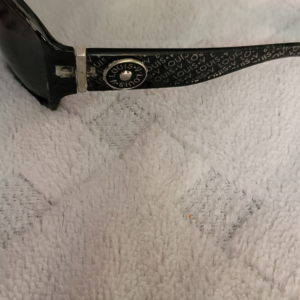Sunglasses - Picture 2 of 5